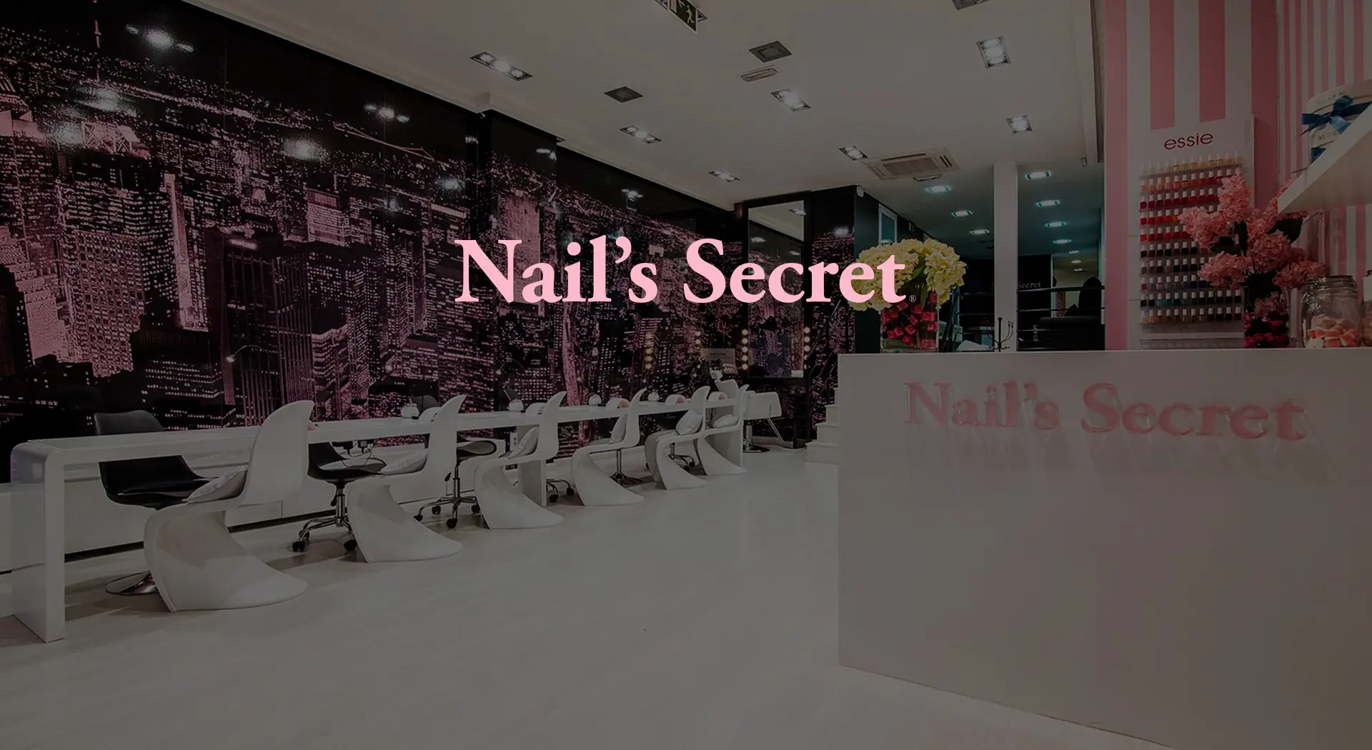 A website that pampers your hands before you even step into the salon.