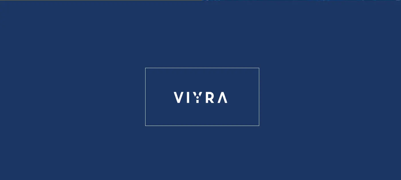 Logotipo Viyra enmarcado en un rectángulo blanco sobre fondo azul marino