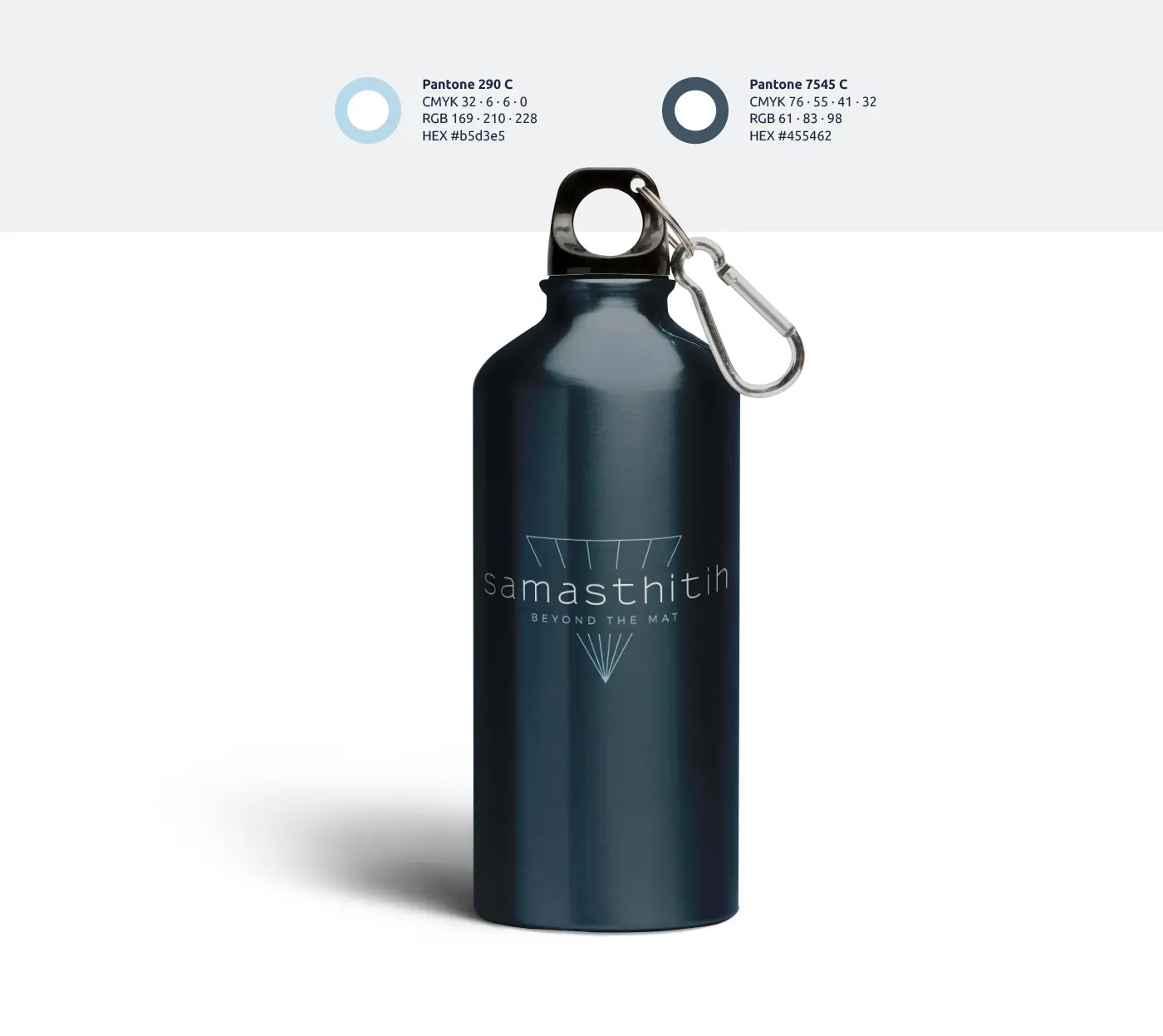 Blue aluminium bottle with the logotype and the brand's Pantone colour palette