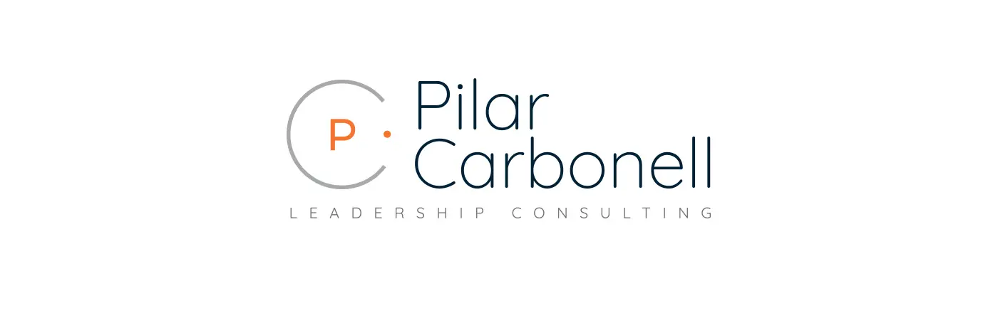 Logotipo completo de Pilar Carbonell Leadership Consulting sobre fondo blanco