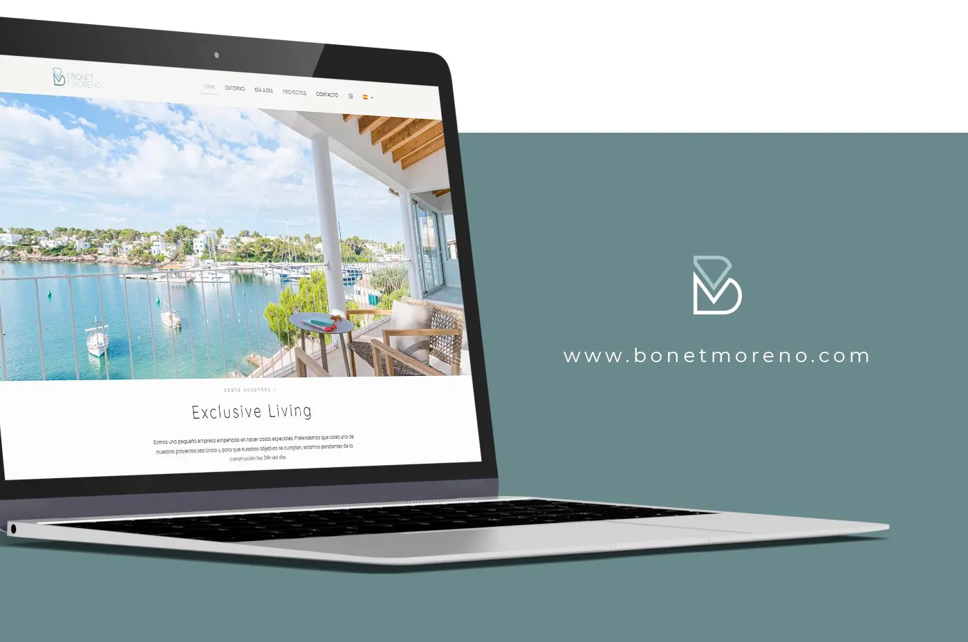 Mockup del logotipo en pantalla de portátil con la web Exclusive Living