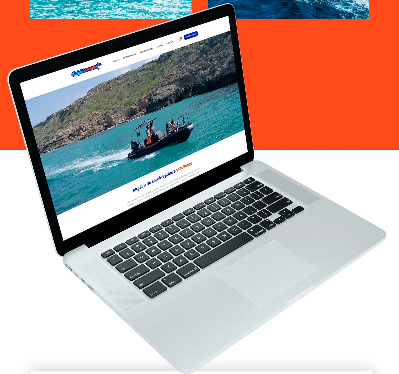 Web de Dolphin Boats en un MacBook mostrando una lancha navegando junto a una cala