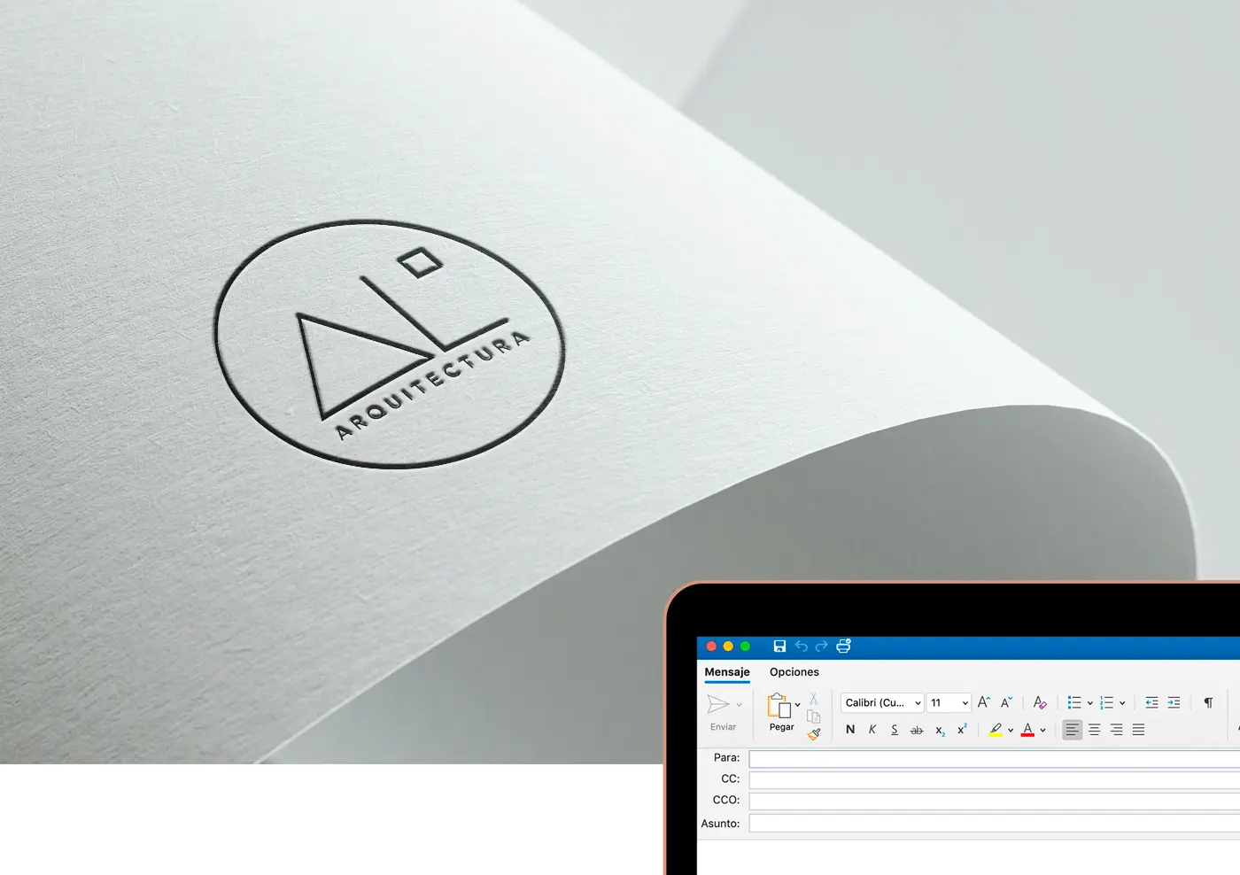 Mockup del logotipo grabado en relieve sobre papel junto a firma de correo