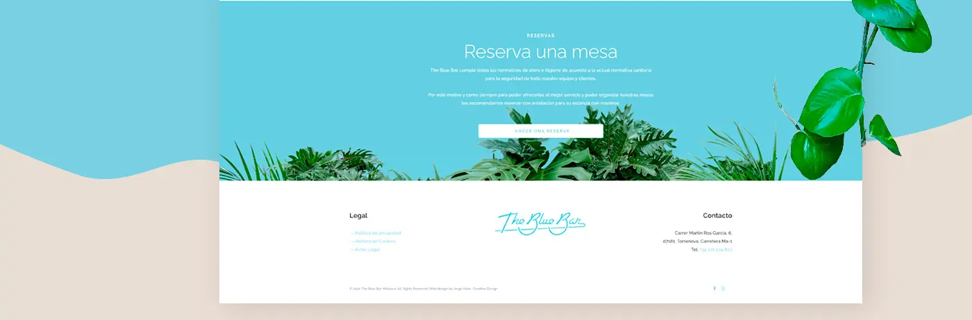 Pie de página de la web con la sección de reservas sobre un fondo de plantas
