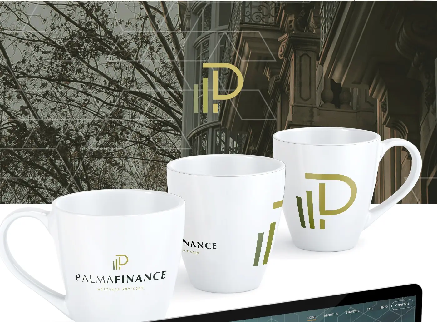 Tazas blancas con el logotipo sobre un fondo urbano en tonos verdes