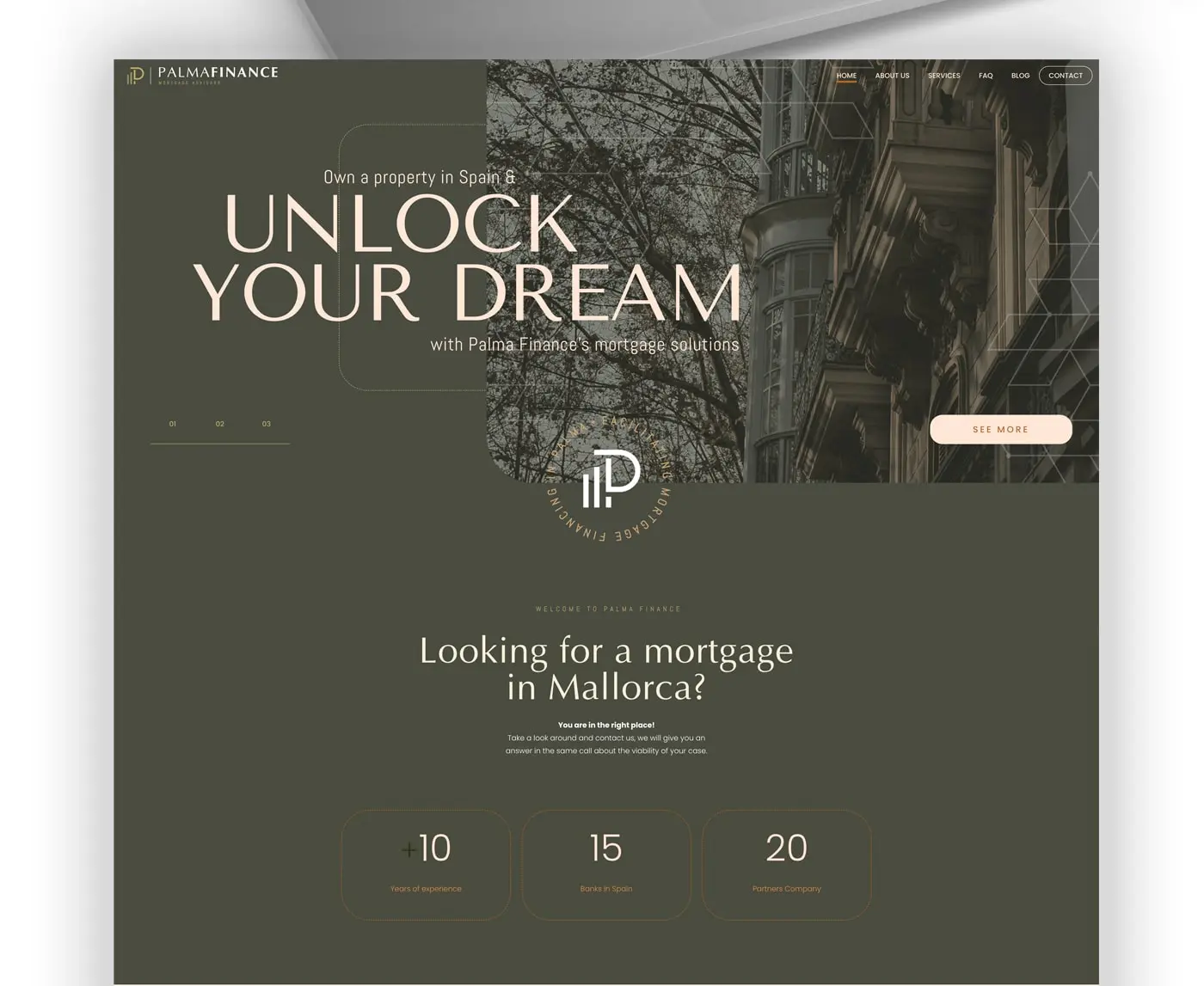 Página de inicio de la web con el titular Unlock Your Dream y cifras de la empresa