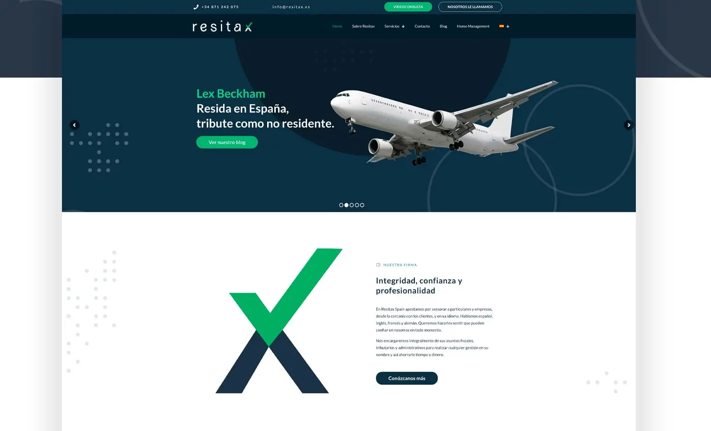 Página de inicio del sitio web con la campaña Lex Beckham y la imagen de un avión