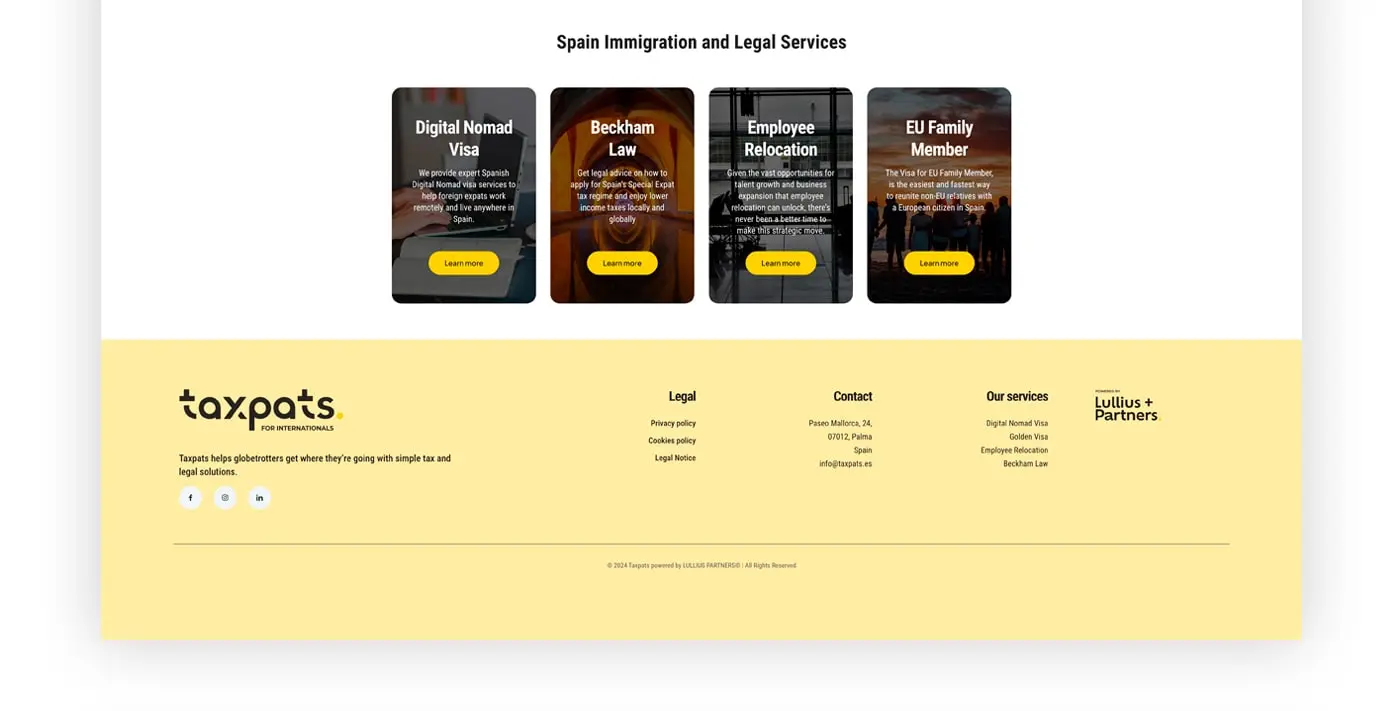 Tarjetas de servicios de inmigración como Digital Nomad Visa y Beckham Law sobre fotografías oscuras