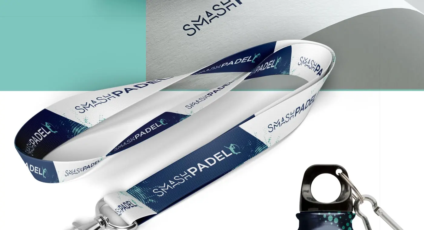 Lanyards, keyring and metal bottle printed with the Smash Padel logotype
