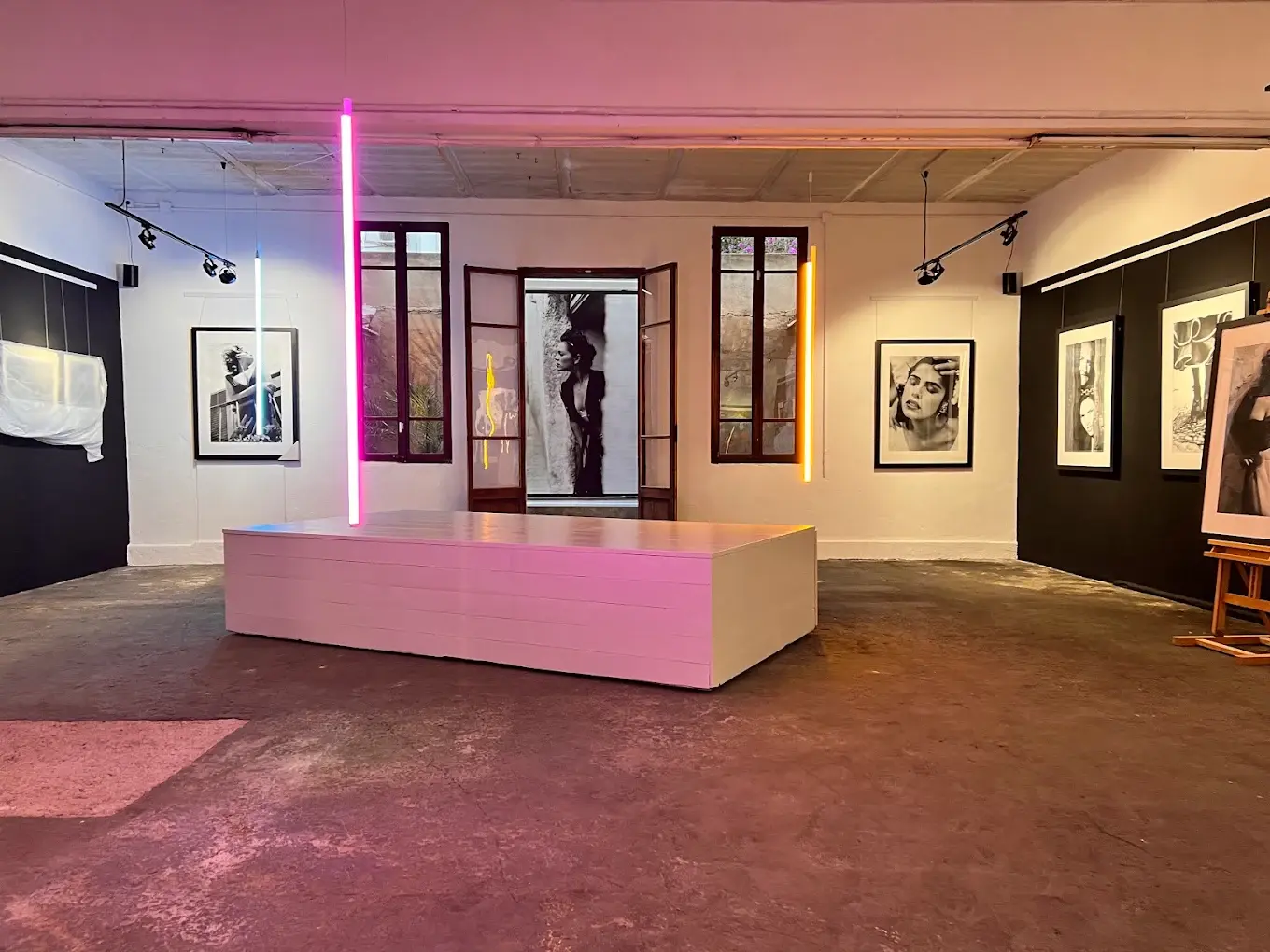 Neón urbano para una galería de arte en Palma.
