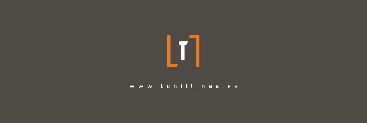 Símbolo del logotipo LTl en naranja y blanco junto a la dirección web