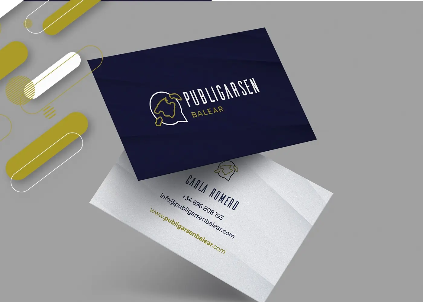Tarjetas de visita azul marino con el logotipo del mapa de Mallorca en dorado