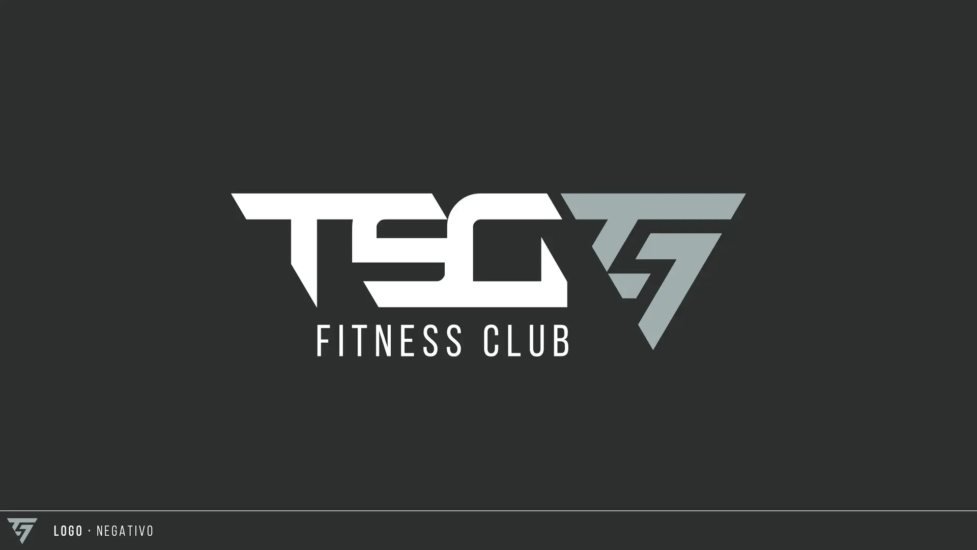 Logotipo TSG Fitness Club en versión negativa en blanco y gris sobre fondo oscuro
