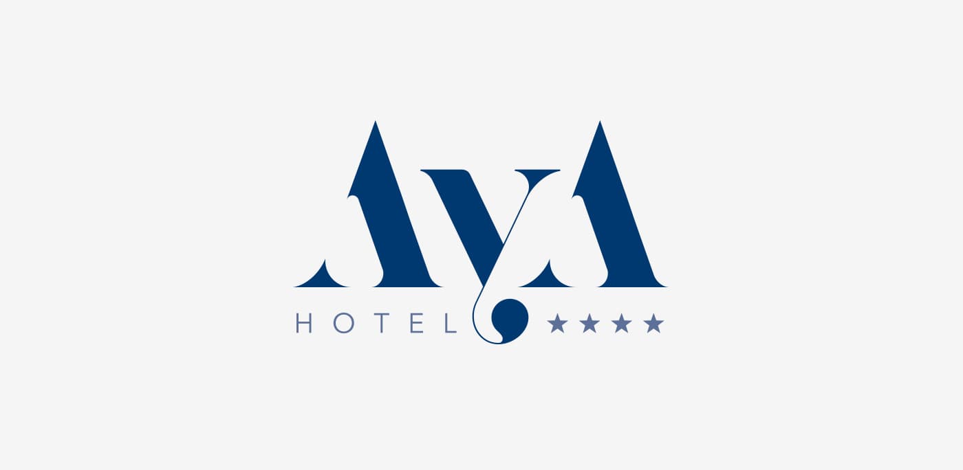 Logotipo de AyA Hotel con las iniciales A e Y superpuestas y cuatro estrellas