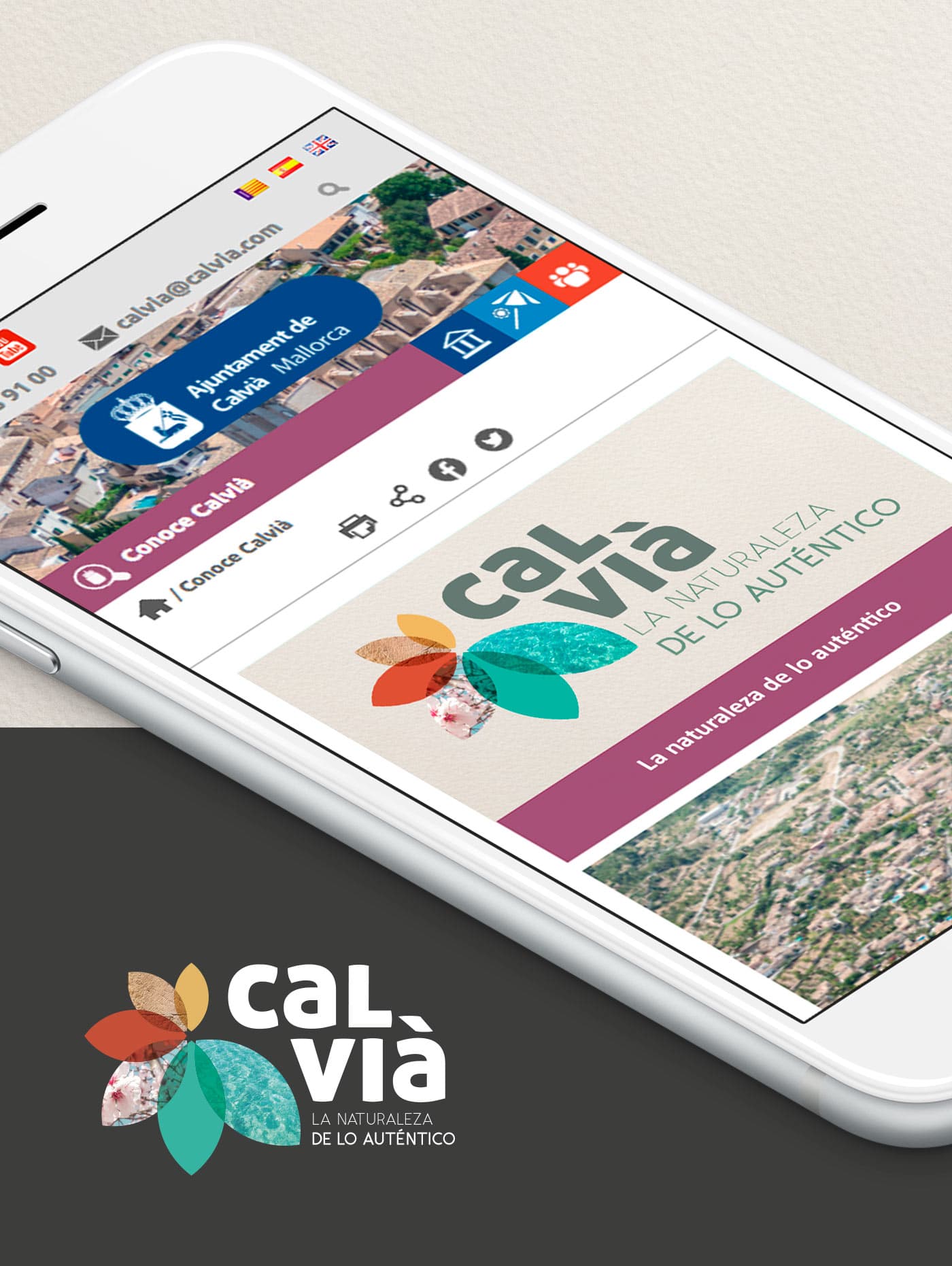 Mockup del logotip aplicat a la web municipal en un smartphone