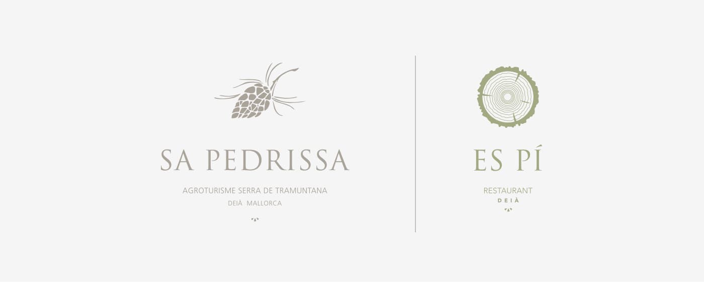 Logotips de Sa Pedrissa i Es Pí amb motius de pinya i anells de tronc de pi