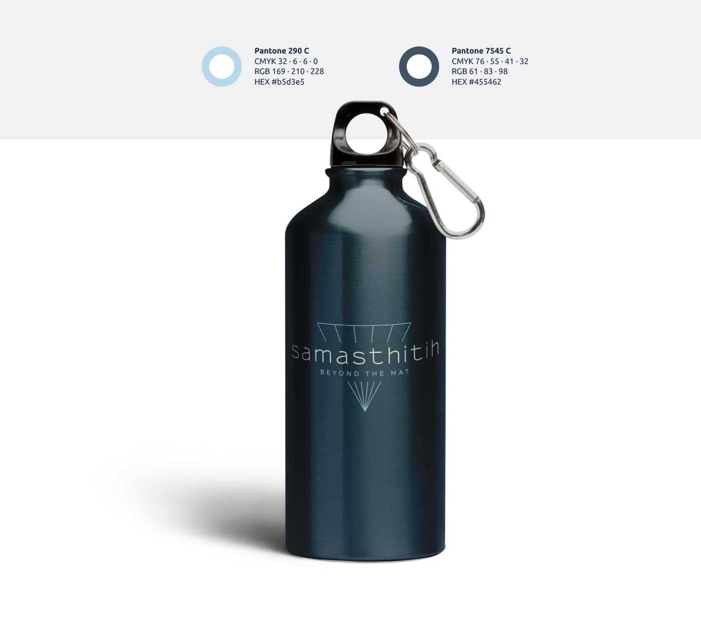 Botella de aluminio azul con el logotipo y la paleta de colores Pantone de la marca