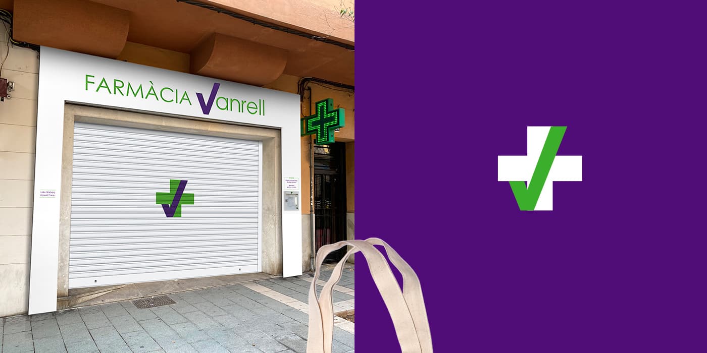 Façana del local amb el rètol i el símbol de Farmàcia Vanrell a la persiana
