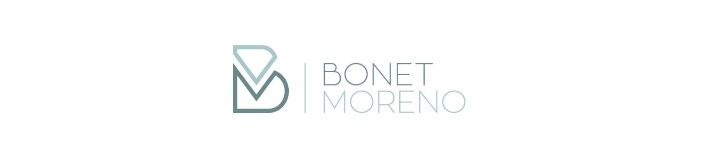 Logotipo horizontal de Bonet Moreno en tonos verde azulado y gris