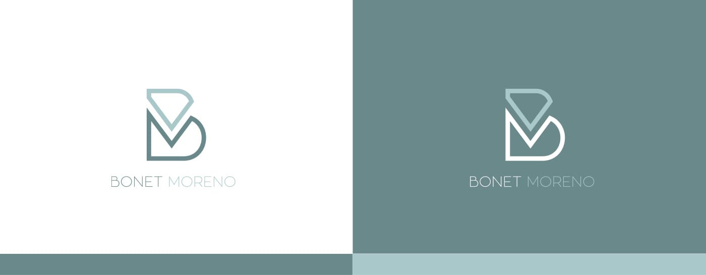 Aplicación del logotipo sobre fondo blanco y fondo verde azulado