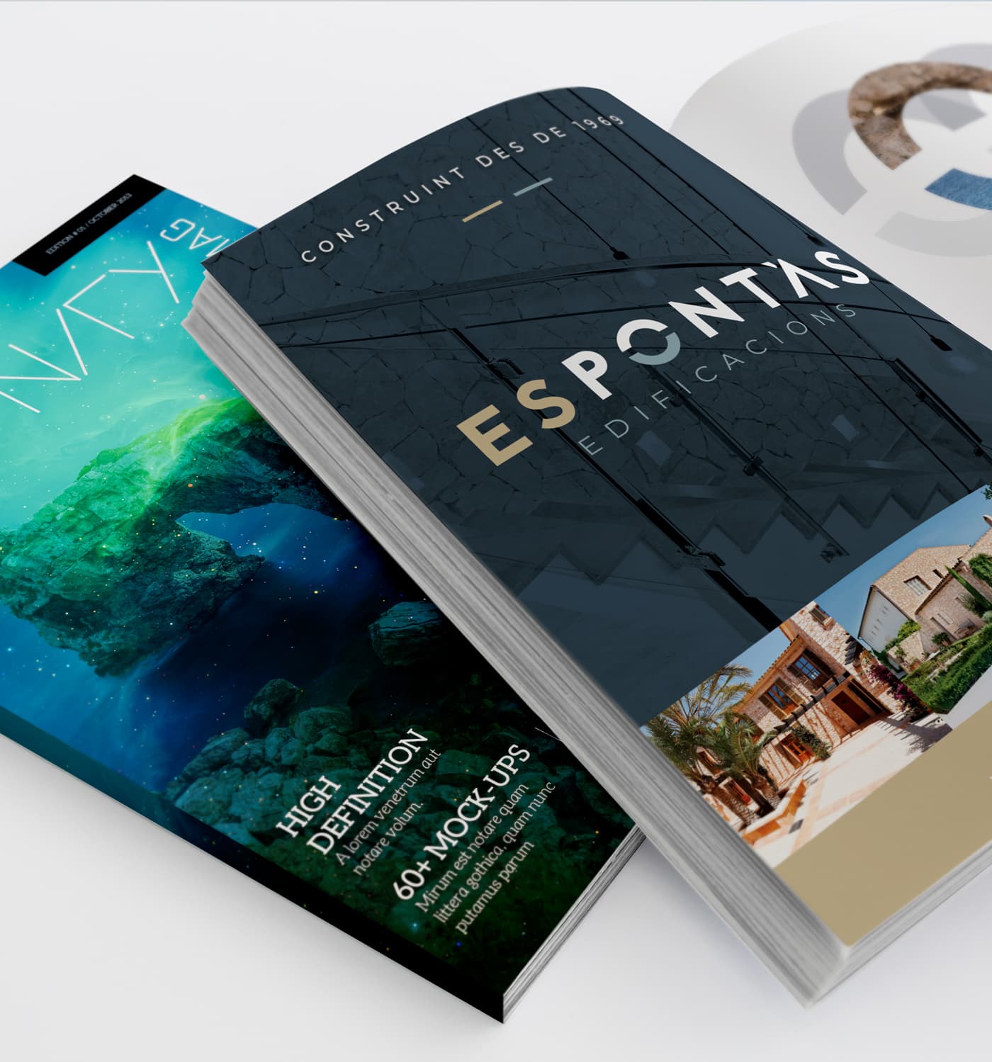 Mockup de revista corporativa amb el logotip d'Es Pontàs a la portada