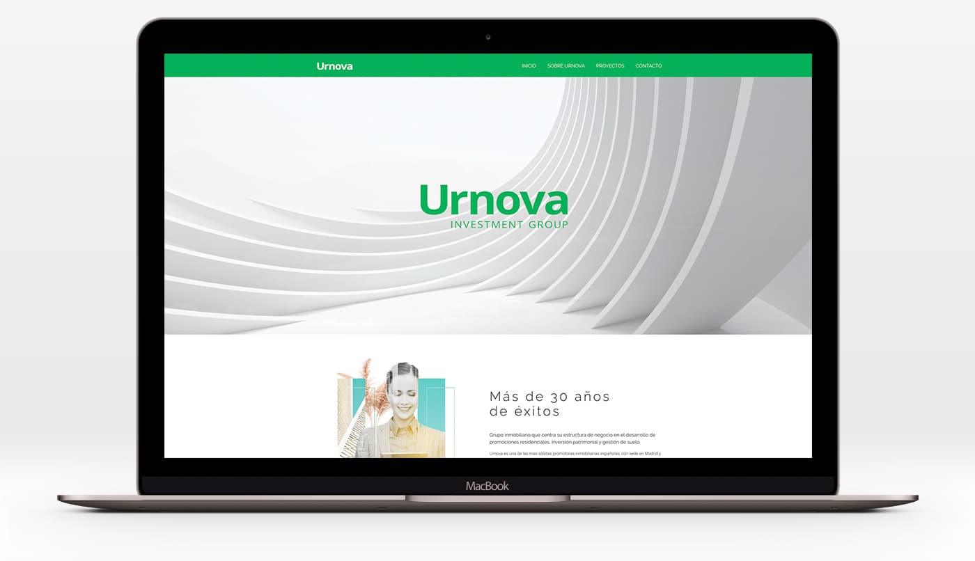 Home de la web de Urnova con formas blancas curvas y el titular corporativo