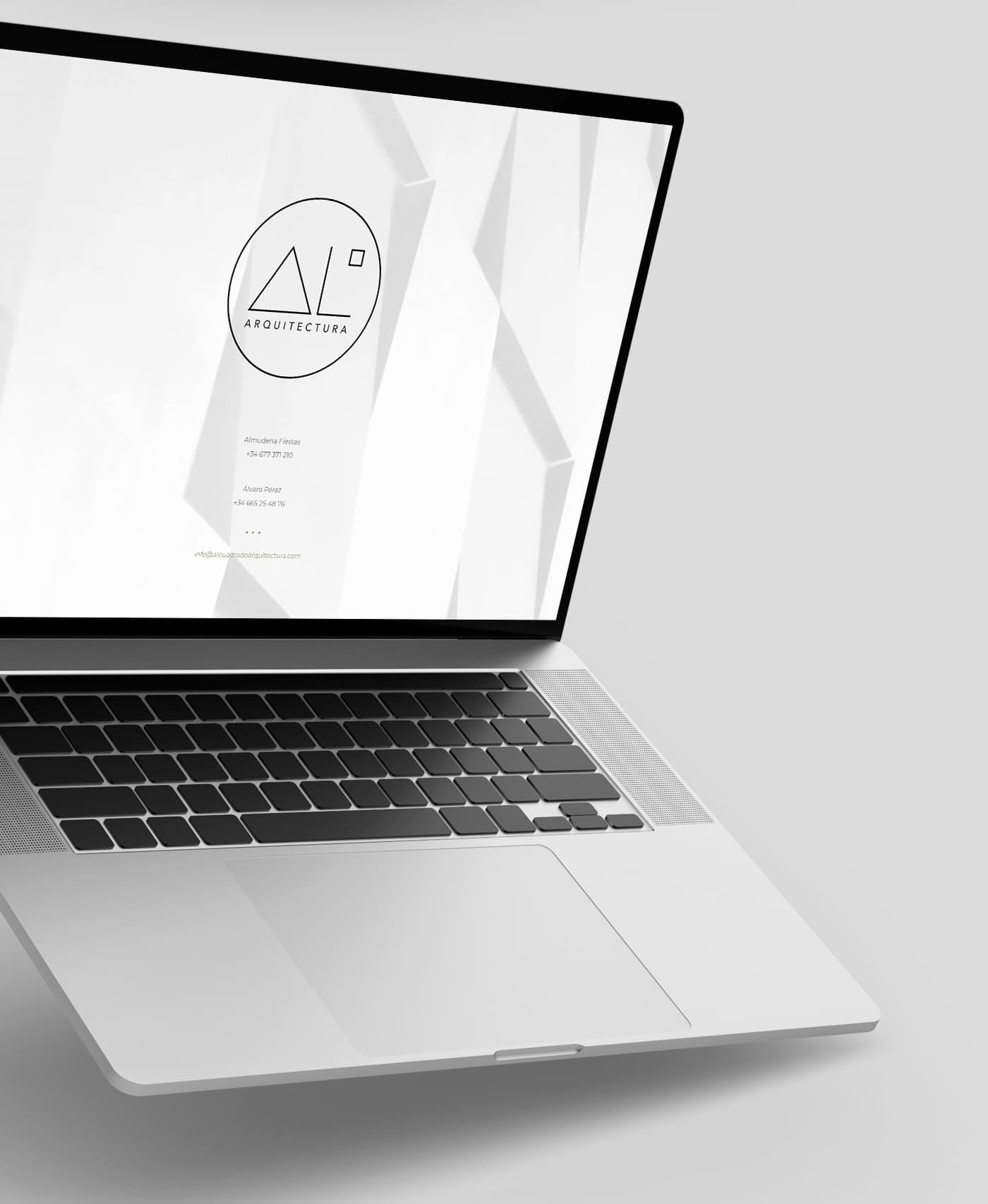 Laptop mockup with the AL Cuadrado Arquitectura website and contact details