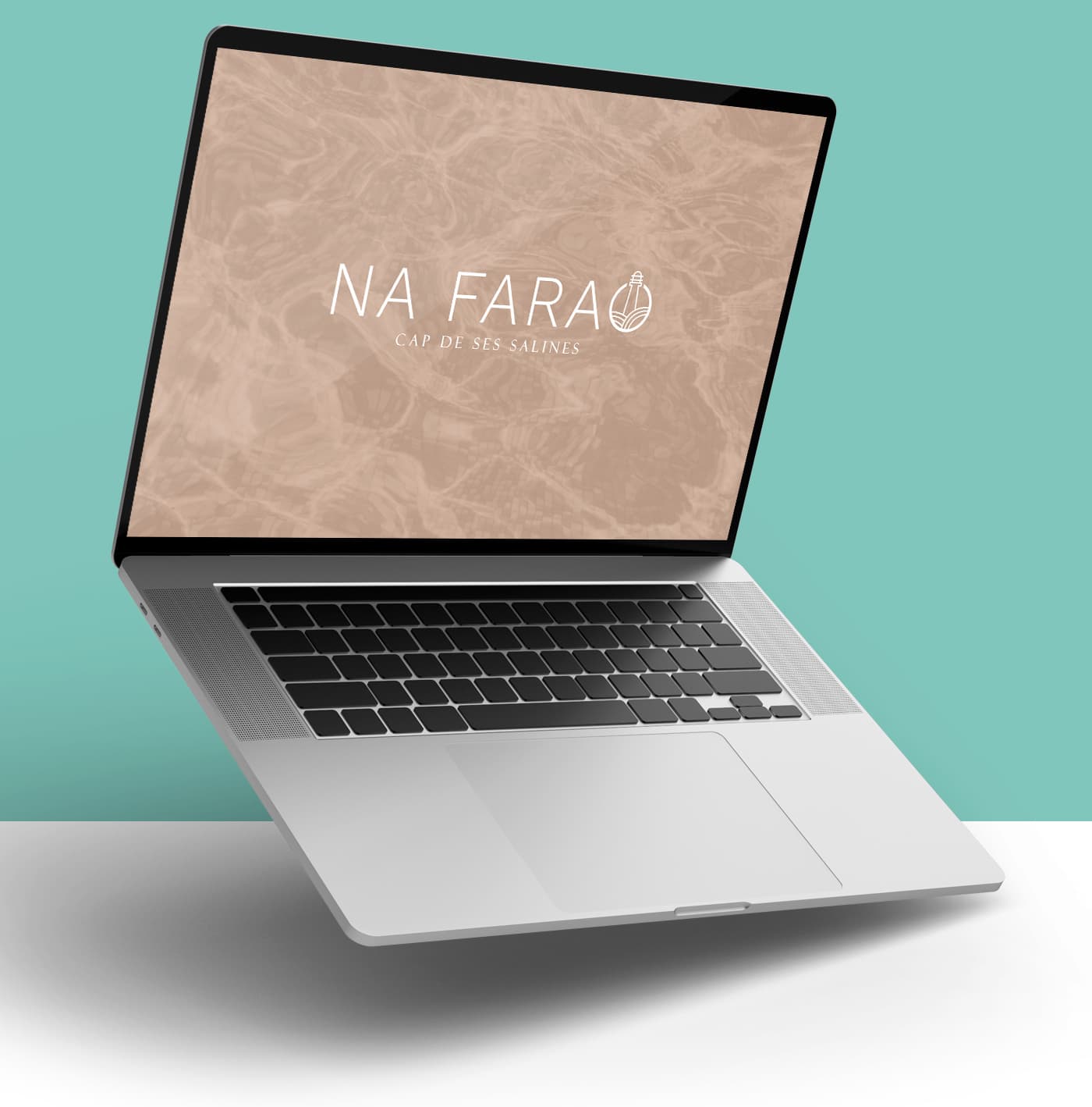 Mockup de portátil mostrando la pantalla de bienvenida con el logotipo de Na Farao