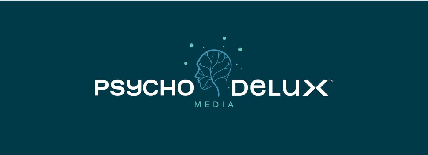 Logotip de Psycho Delux Media sobre fons blau petroli fosc
