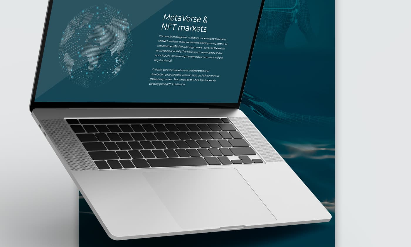 Mockup de portàtil amb la secció MetaVerse & NFT markets de la web