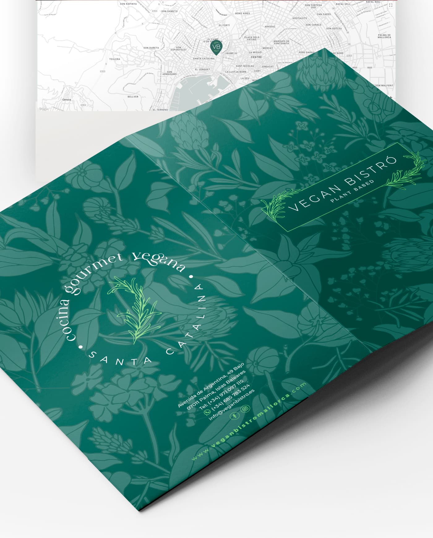 Mockup de tríptico desplegado con ilustraciones botánicas, mapa y datos de contacto