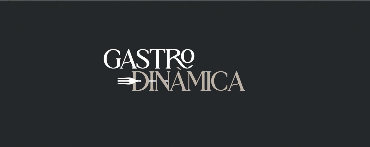 Logotip de Gastrodinàmica en dues línies sobre fons fosc amb motiu de forquilla