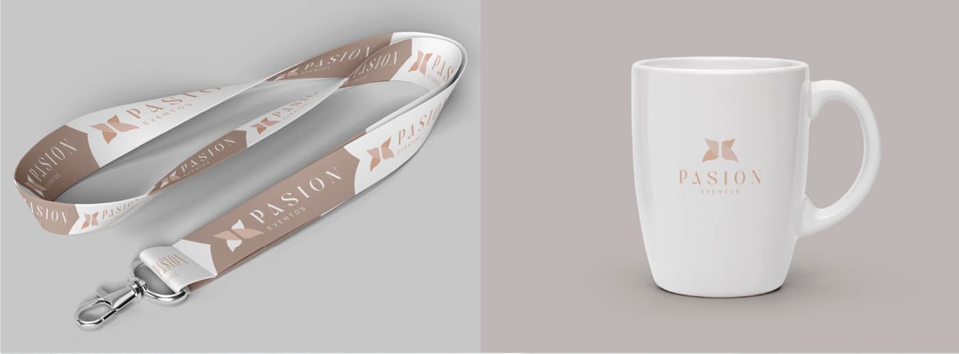Cordón identificativo y taza blanca con el isotipo en forma de mariposa