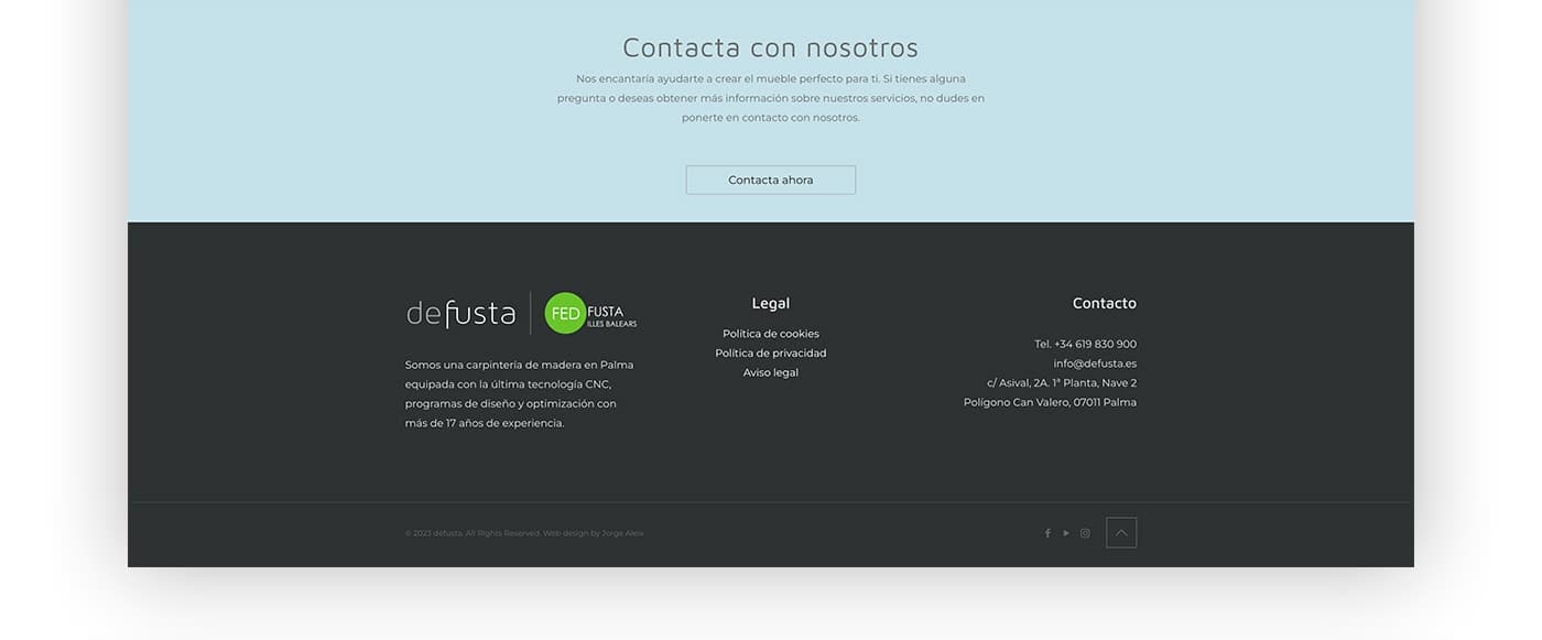Sección de contacto de la web sobre fondo celeste con isotipo de Defusta