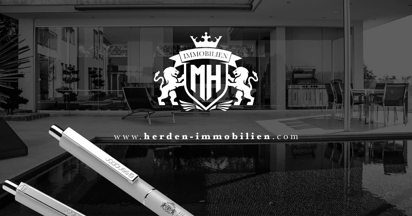 Escudo de Herden Immobilien en blanco sobre foto de una terraza de lujo con piscina