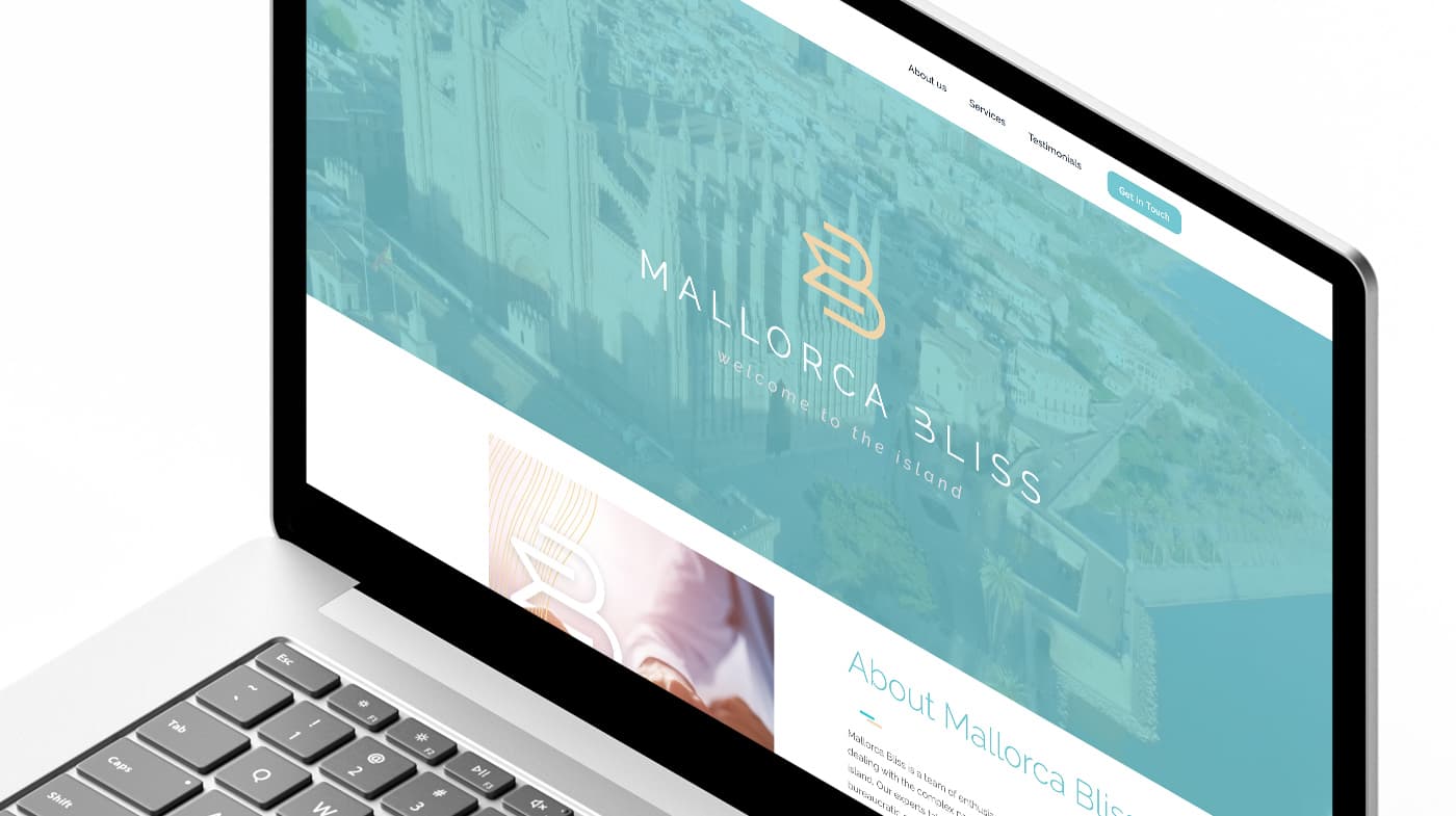 Detall de la pantalla del portàtil amb el logotip sobre la foto de la catedral