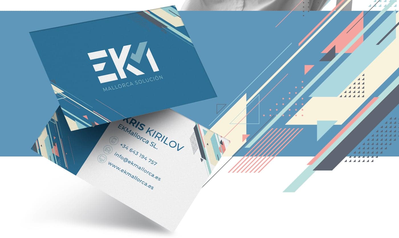 Tarjetas de visita de EKM Mallorca con patrón geométrico en azul, rosa y beige