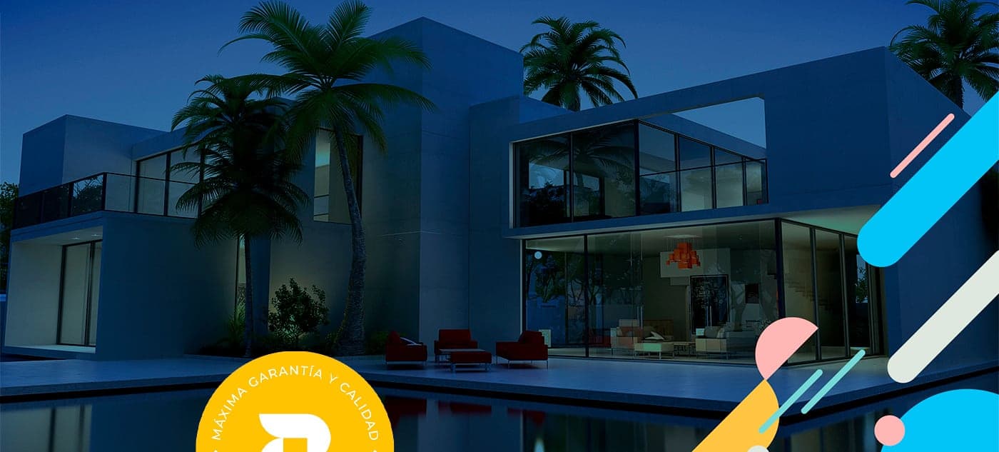 Villa de luxe nocturna amb piscina i segell Màxima garantia i qualitat