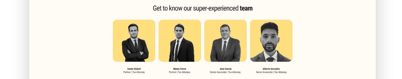 Secció de l'equip amb retrats en blanc i negre dels advocats