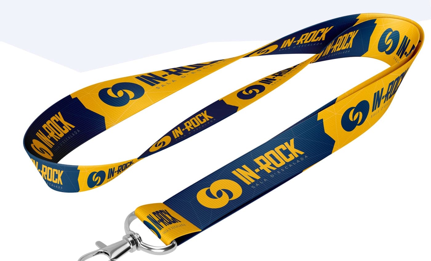 Mockup de cinta portagafetes con el logotipo en azul y amarillo