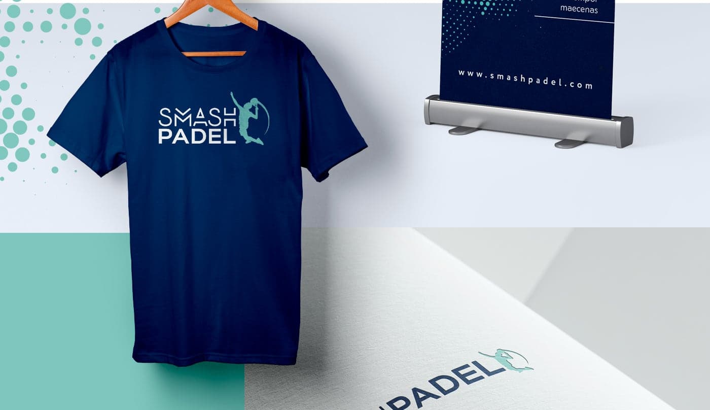 Mockup de camiseta azul marino, roll-up y papelería con el logotipo