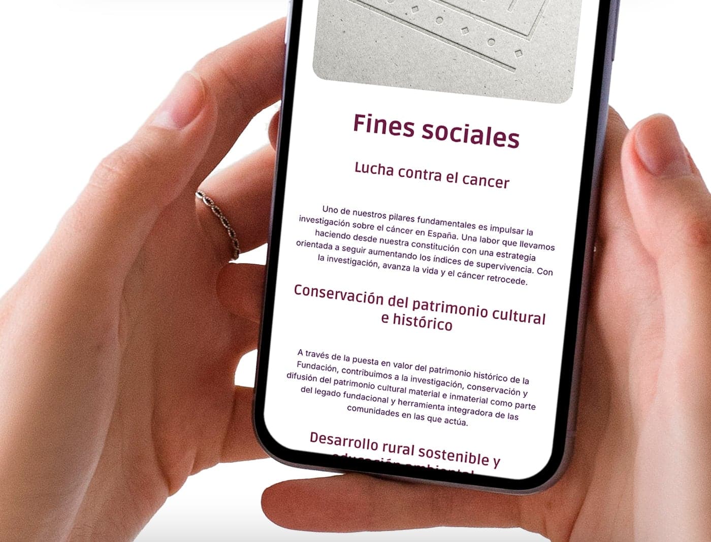 Pantalla de móvil con el apartado Fines sociales de la fundación
