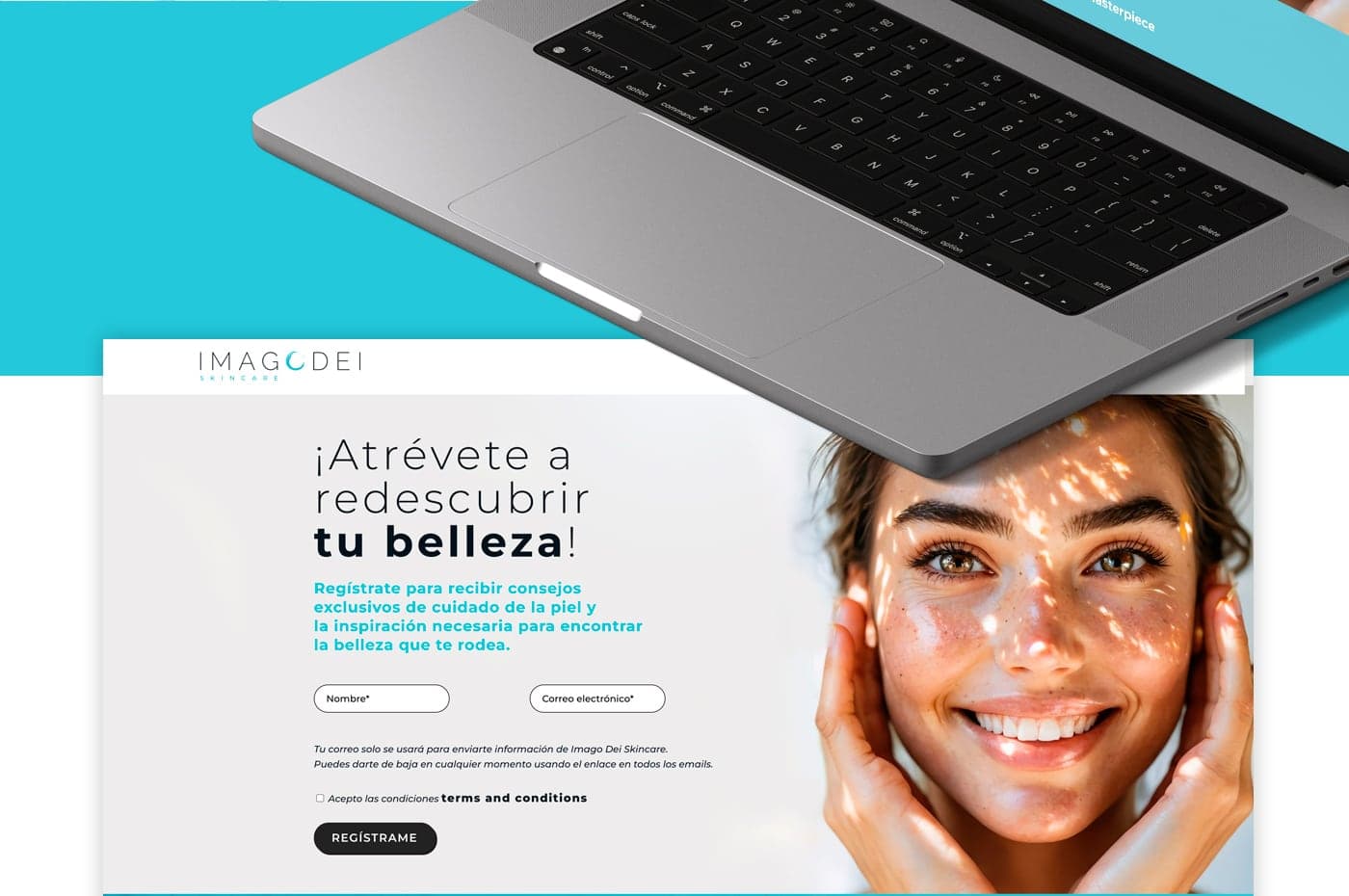 Detall del teclat del portàtil i formulari de registre de la web