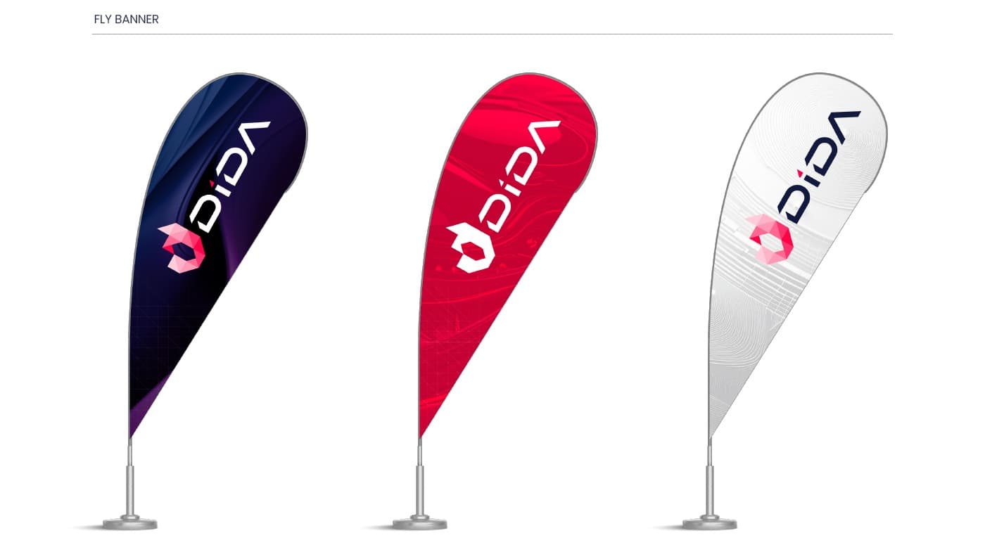 Mockup de banderas publicitarias verticales con el logotipo Dida Travel