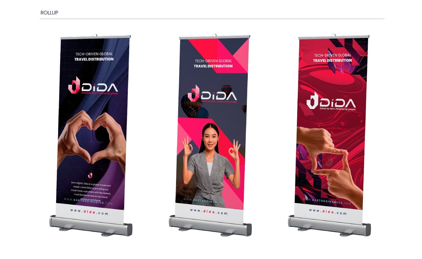 Mockup de roll-ups de feria con fotografías de manos y gestos
