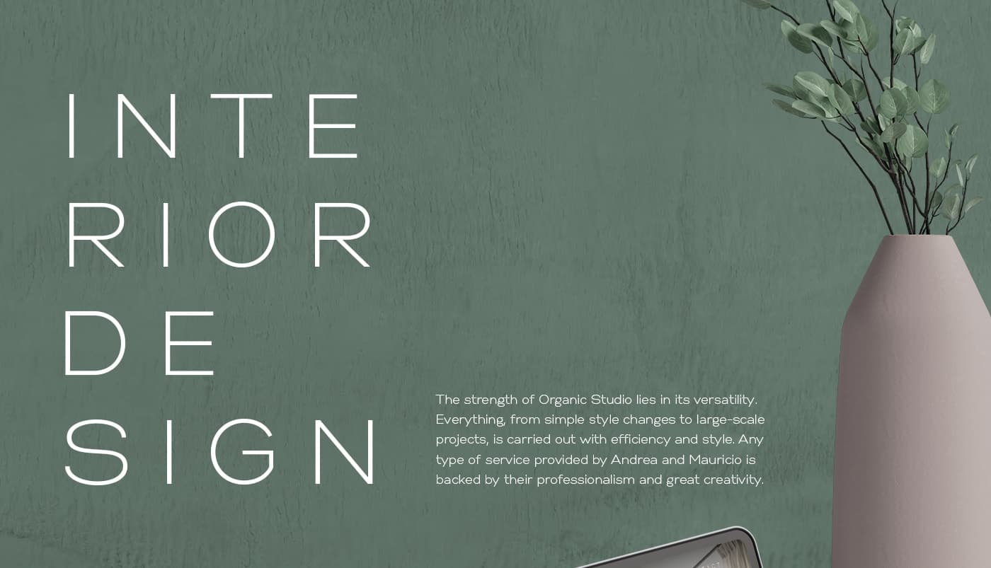 Fotografía de un interior verde con el texto Interior Design y un jarrón rosa