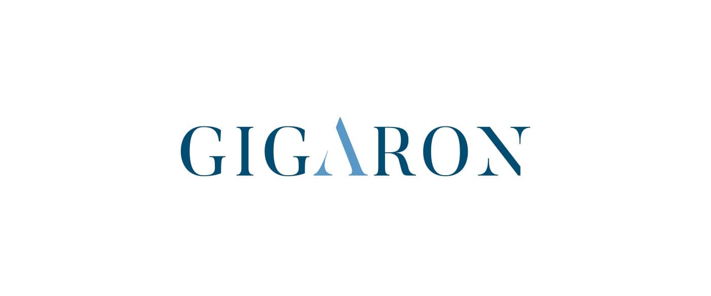 Wordmark de GIGARON en tipografia serif blau marí sobre fons blanc