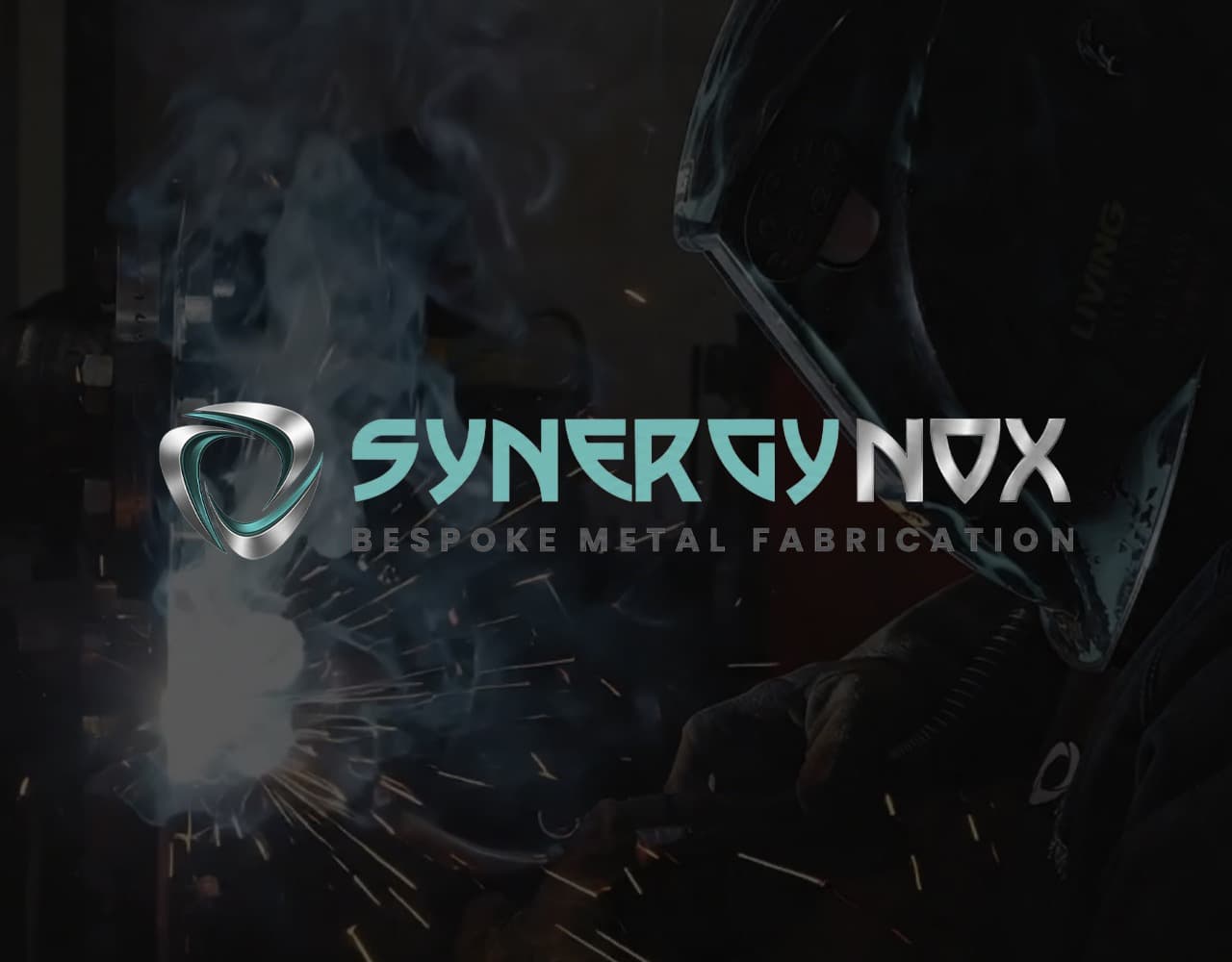 Disseny web premium per a Synergynox, fabricació metàl·lica a mida a Palma de Mallorca