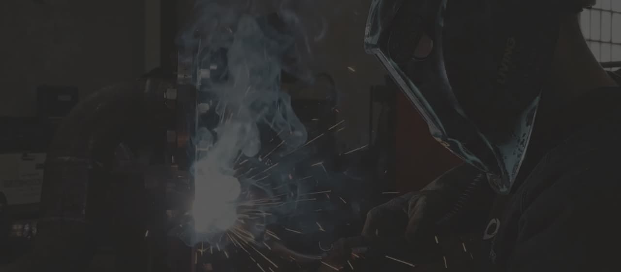 Metal forjado con precisión para el lujo que navega el Mediterráneo.