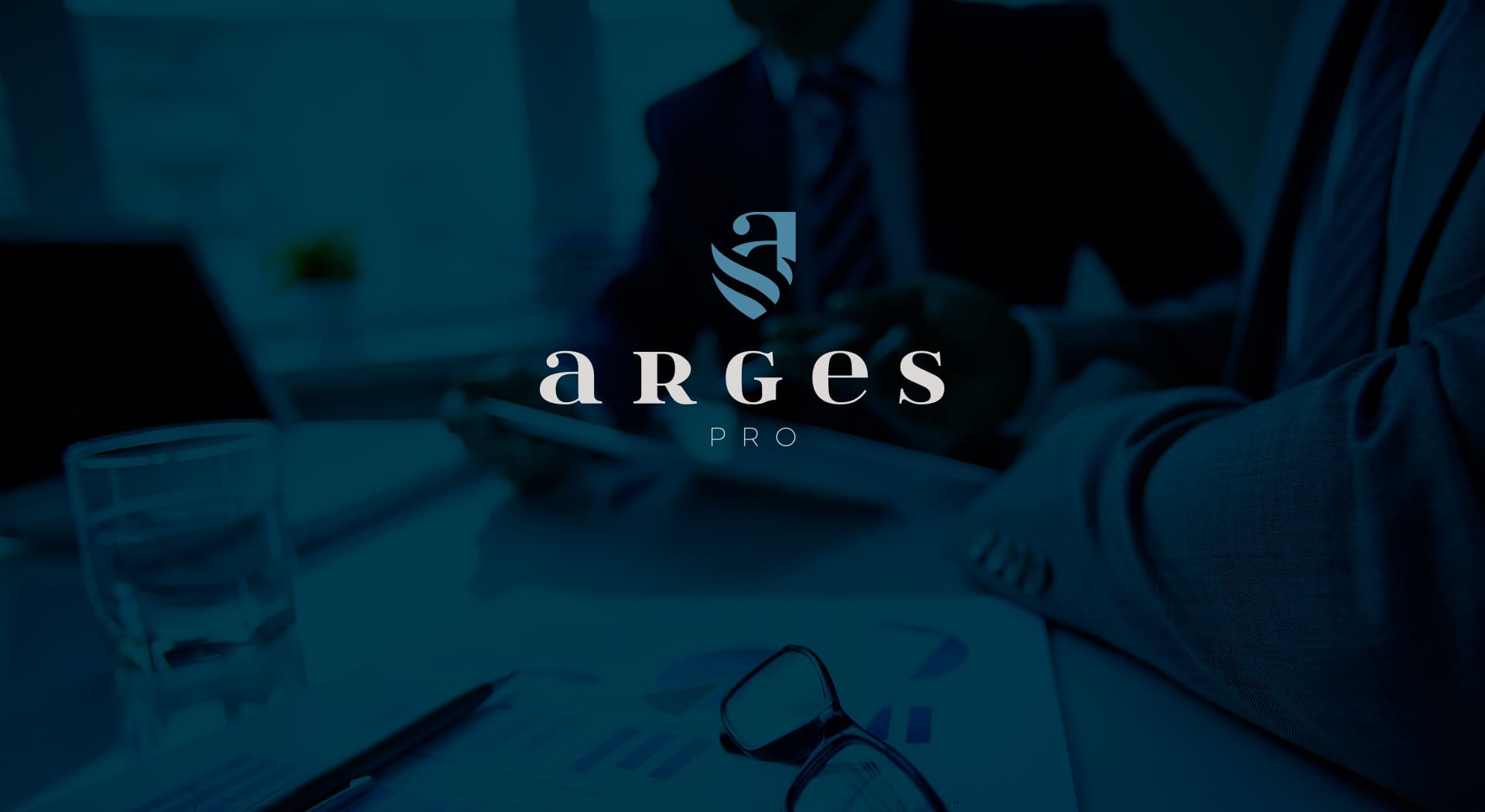 Una identidad discreta para un negocio que vive del anonimato.